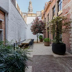 https://apt-btfl-living.brusselshotelsbook.com